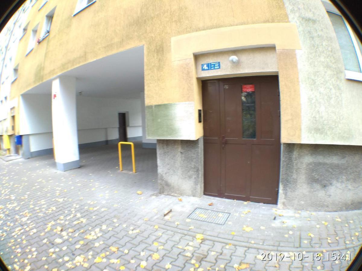 2120 Przyjazni 4 - Tanie Pokoje - Samodzielne Zameldowanie - Self Check In Poznań Exterior foto