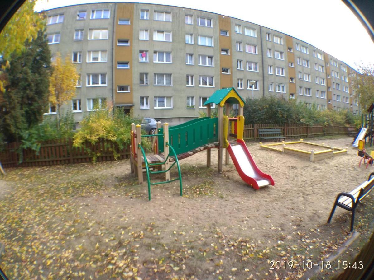 2120 Przyjazni 4 - Tanie Pokoje - Samodzielne Zameldowanie - Self Check In Poznań Exterior foto