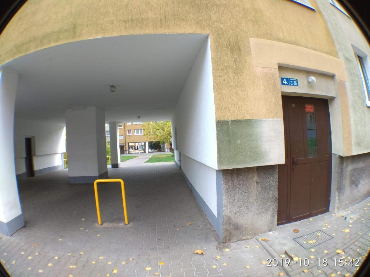 2120 Przyjazni 4 - Tanie Pokoje - Samodzielne Zameldowanie - Self Check In Poznań Exterior foto