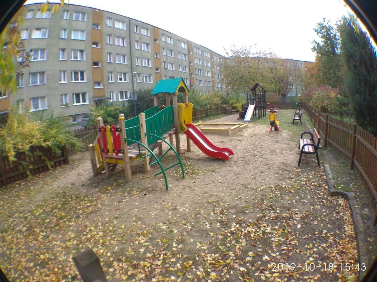 2120 Przyjazni 4 - Tanie Pokoje - Samodzielne Zameldowanie - Self Check In Poznań Exterior foto