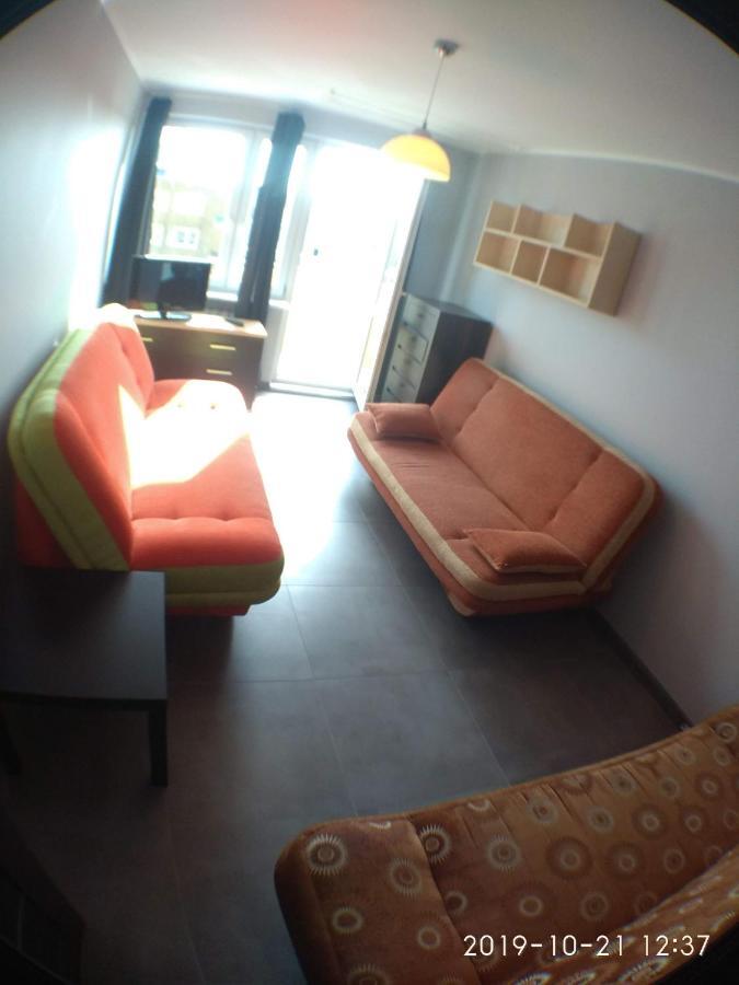 2120 Przyjazni 4 - Tanie Pokoje - Samodzielne Zameldowanie - Self Check In Poznań Exterior foto
